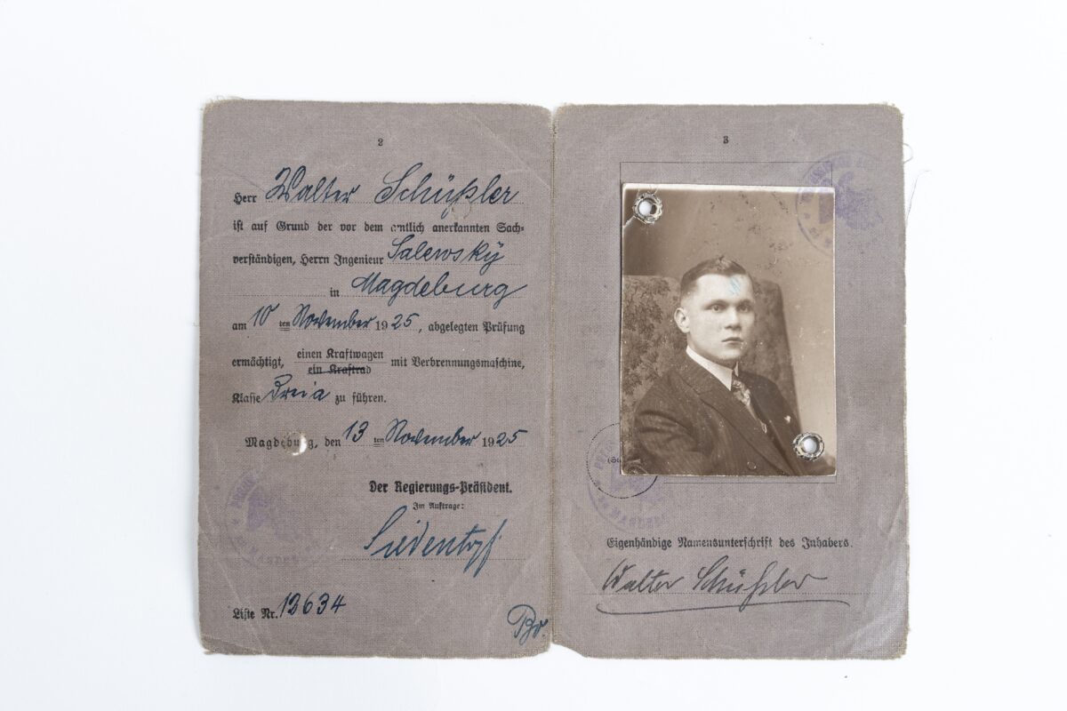 Führerschein von Bruno Alfred Walter Schüßler, geboren am 8. Juni 1901 in Schönebeck, wohnhaft in Magdeburg, Elsässer Straße 22, Papier, Leihgeber: Sebastian Schüßler, BerlinSchüßler, Berlin