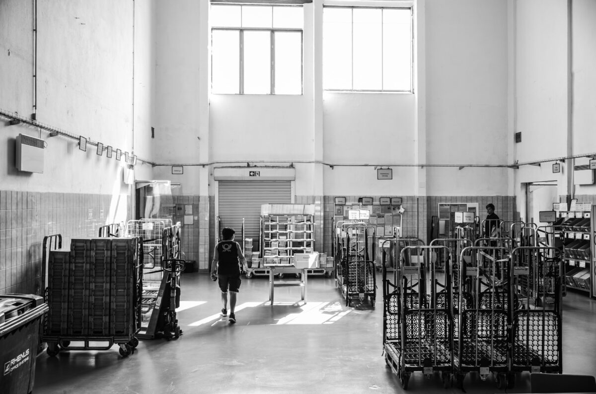Blick ins Beeskower Zustellzentrum der Deutschen Post auf dem Gelände der ehemaligen Milchwerke Oder-Spree (Foto: Andreas Batke)