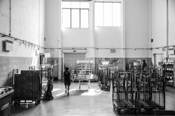 Blick ins Beeskower Zustellzentrum der Deutschen Post auf dem Gelände der ehemaligen Milchwerke Oder-Spree (Foto: Andreas Batke)