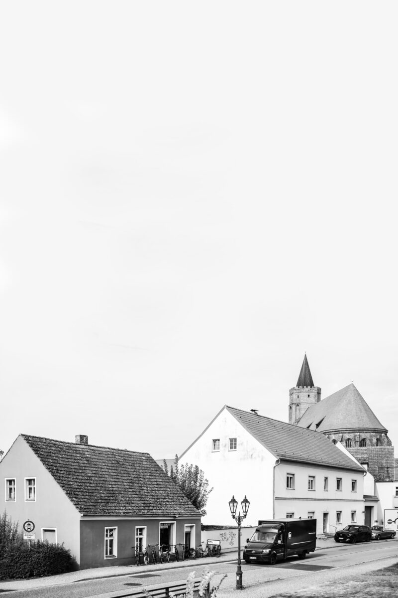 Steffen Hirts Laden gegenüber von der Burg Beeskow (Foto: Andreas Batke)