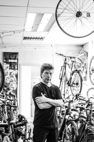 Steffen Hirt in seinem Fahrradladen in Beeskow (Foto: Andreas Batke)