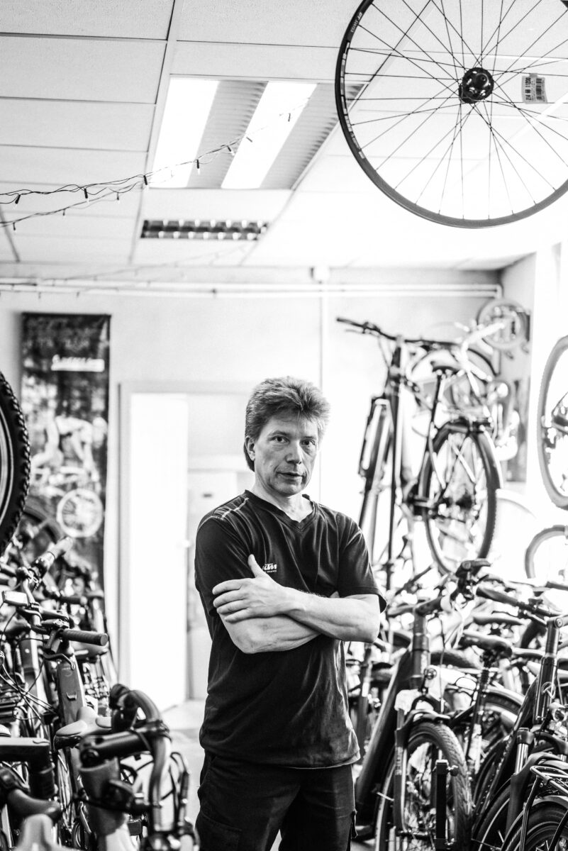 Steffen Hirt in seinem Fahrradladen in Beeskow (Foto: Andreas Batke)
