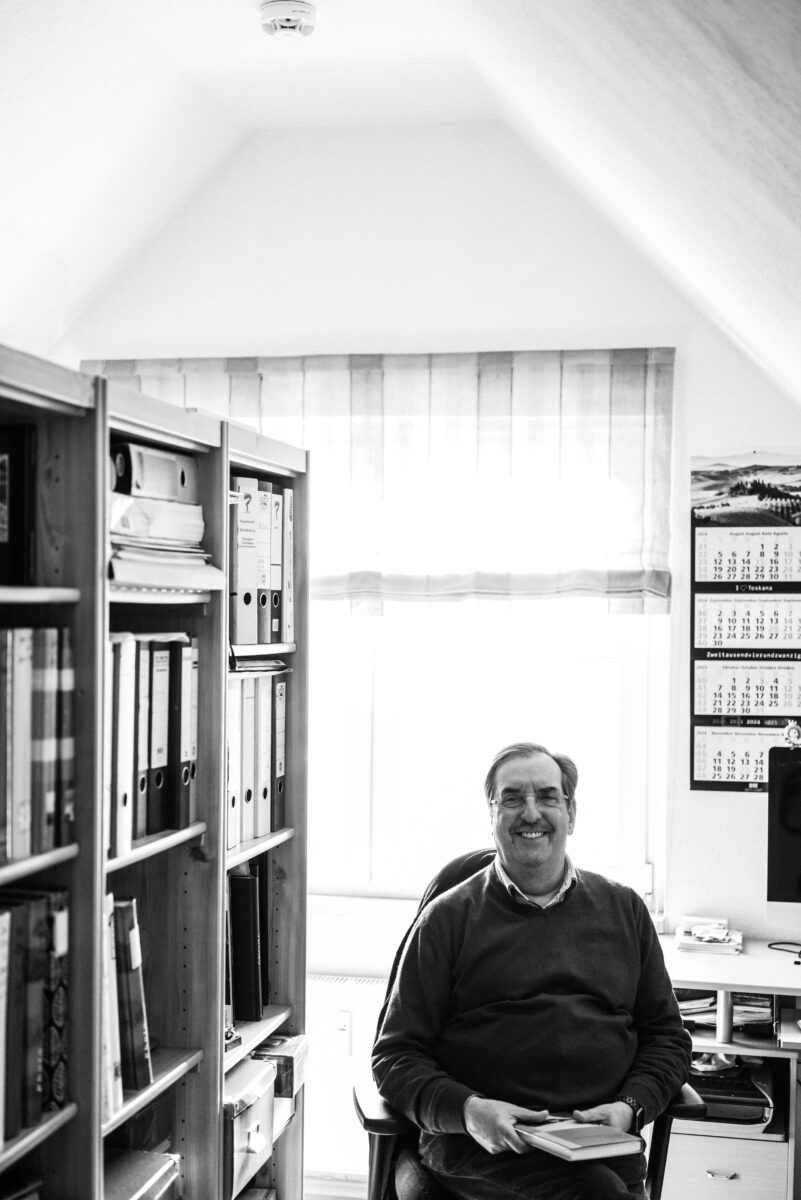Hans-Jürgen Woldt hat selbst im Werk gearbeitet. (Foto: Andreas Batke)