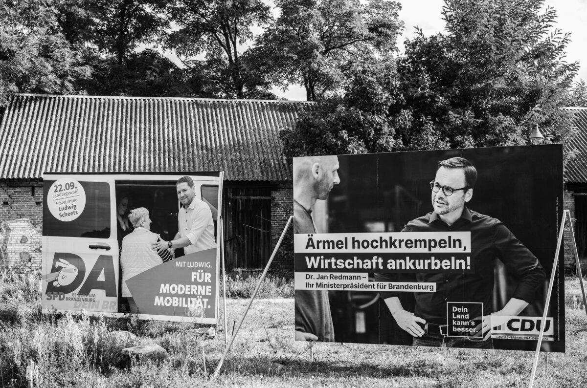 Mobilität auf dem Lande (l.) war 2024 für viele Parteien auch ein Thema bei der Landtagswahl in Brandenburg. (Foto: Andreas Batke)