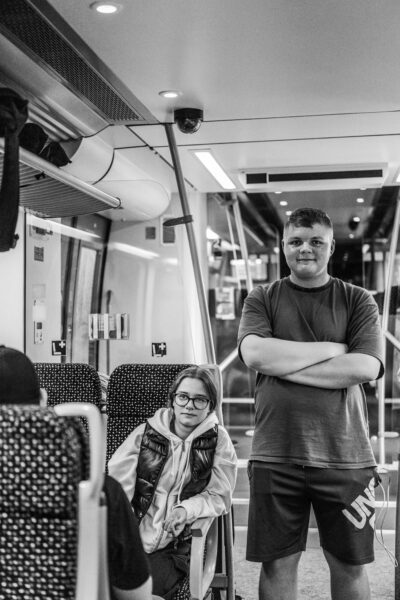 Antonia und Lukas fahren mit der RB 36 zur Berufsschule nach Frankfurt (Oder). (Foto: Andreas Batke)