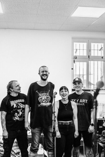 Danilo (v.l.), Willi, Lisa und Canzler machen Punk - jeden Sonntag um 12 Uhr. (Foto: Andreas Batke)