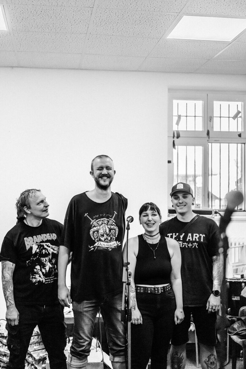 Danilo (v.l.), Willi, Lisa und Canzler machen Punk - jeden Sonntag um 12 Uhr. (Foto: Andreas Batke)