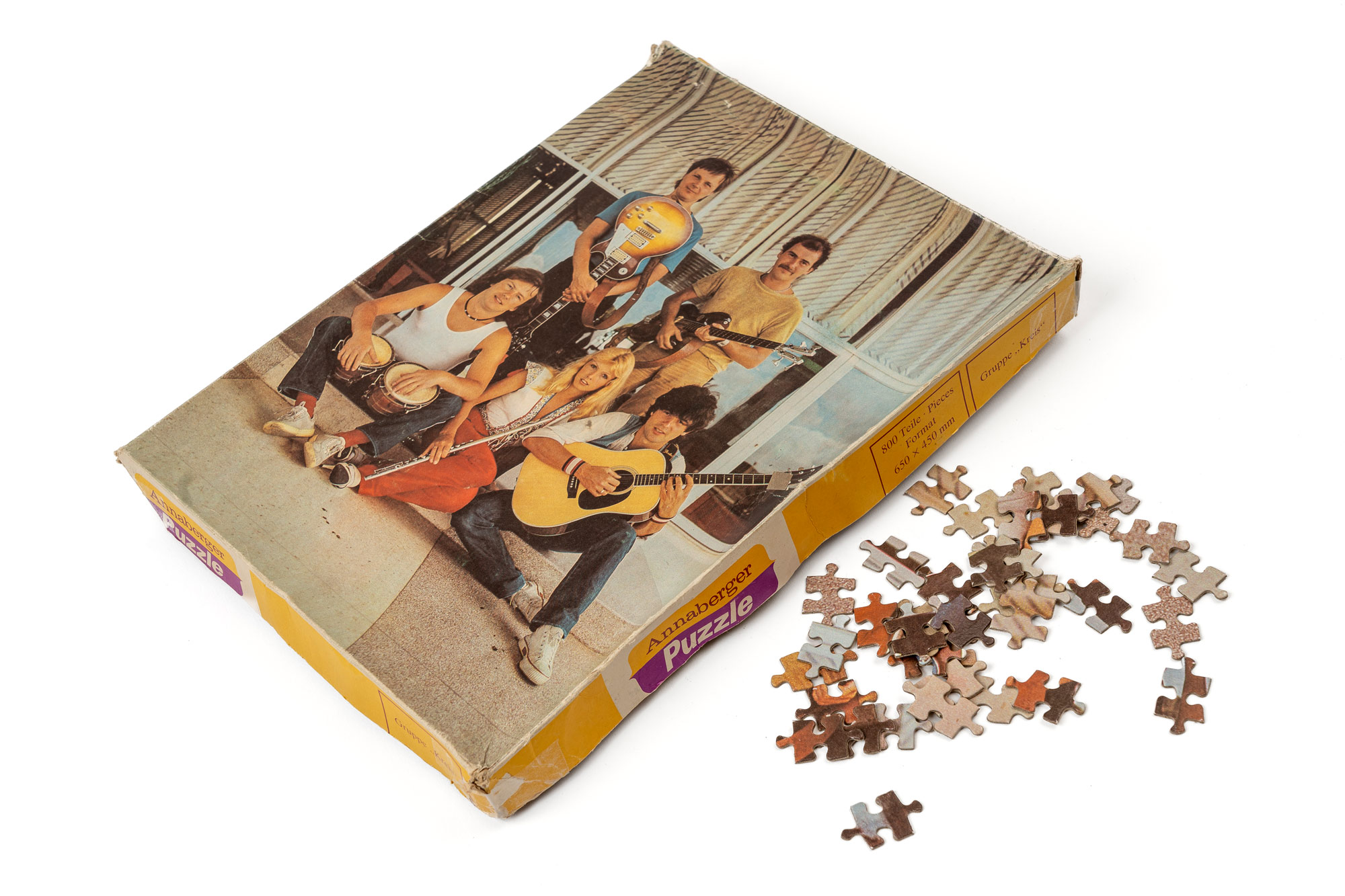 Puzzle Gruppe »Kreis« - 1973–1982, DDR (Deutsche Demokratische Republik), Annaberger Puzzle, 800 Teile, Format 650x450 mm, Artikel-Nr. 67818, EVP: 12,50 M, Pappe, bedruckt, vorn Mitte und rechts: Eva und Arnold Fritzsch, Sammlung: Museum Utopie und Alltag, Bestand Alltagskultur (Foto: Bernd Choritz)