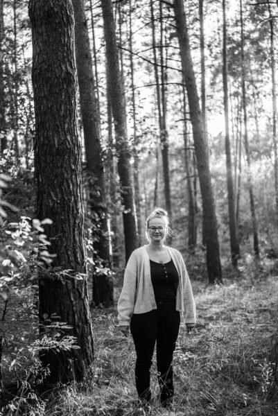 Eileen Froelich kennt den Klang des Waldes - und versucht, ihn anderen zu vermitteln. (Foto: Andreas Batke)